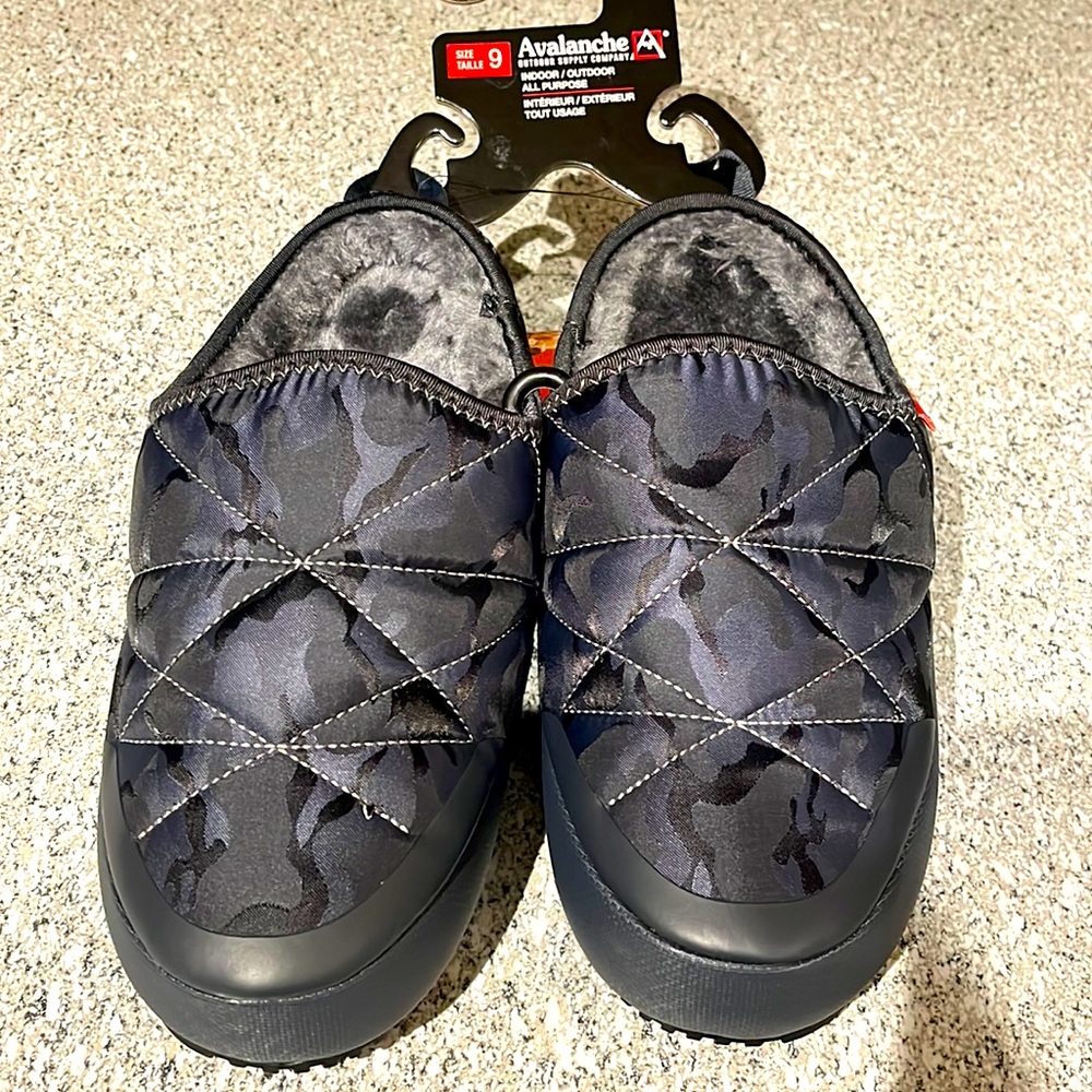 Avalanche Memory Foam Faux Fur NonSlip In/Outdoor Mule Slippers Mens 9 MSRP $50